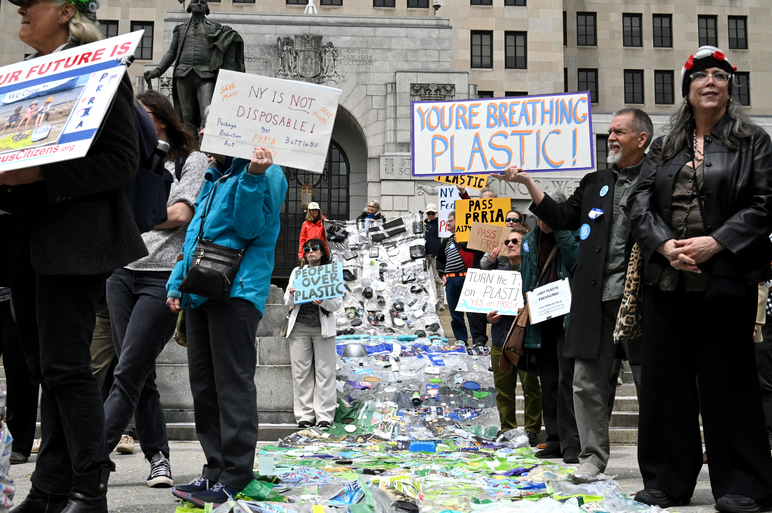 New York Plastics Law Advances Amid Debate Over ‘Chemical Recycling’